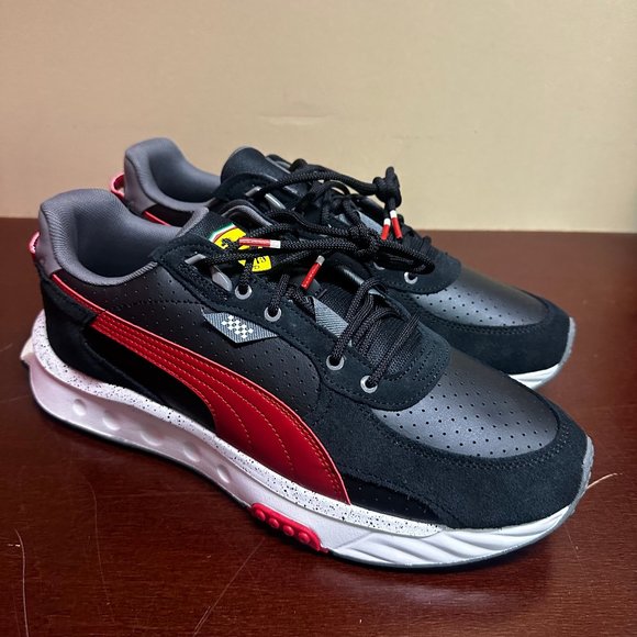 Like New Mens Puma Ferrari Running Shoes Size 12